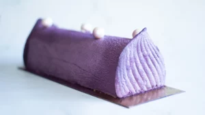Bûche de Noël violette à l'Ubé avec effet velours