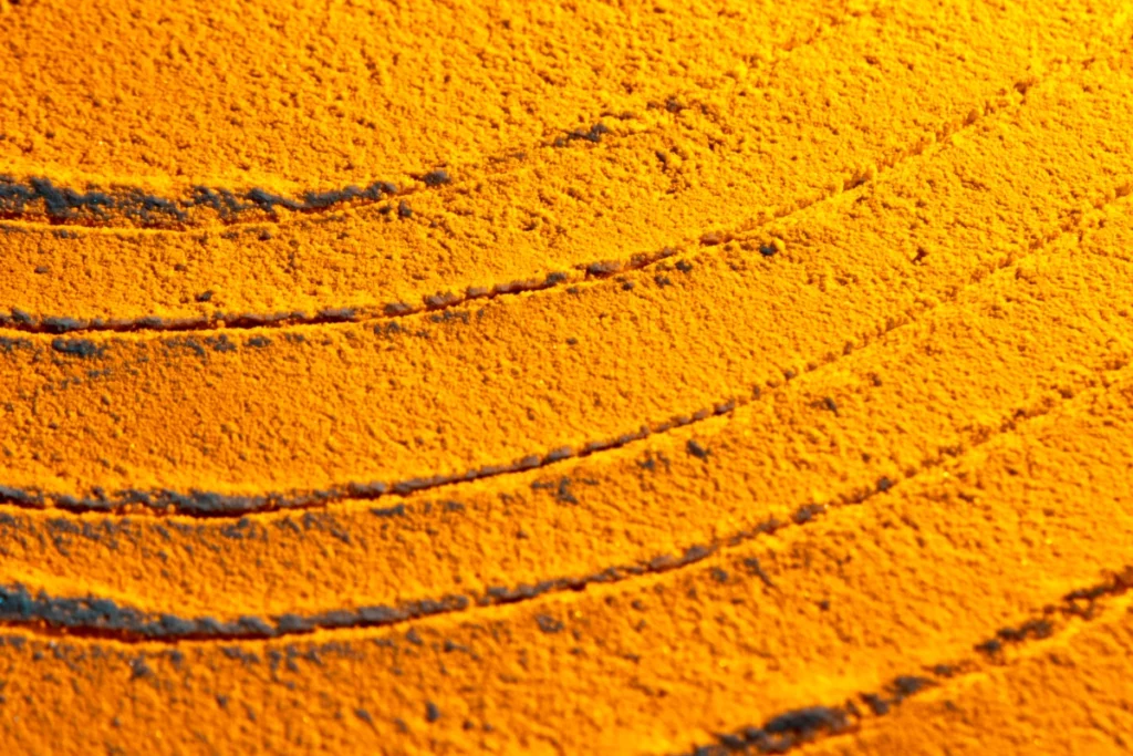 Poudre de maca jaune granuleuse, complément alimentaire, actif adapté à un usage traditionnel en phytothérapie andine